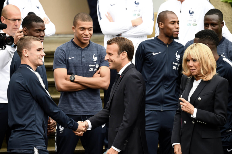 Macron reporte son plan anti-pauvreté pour cause de Coupe du monde