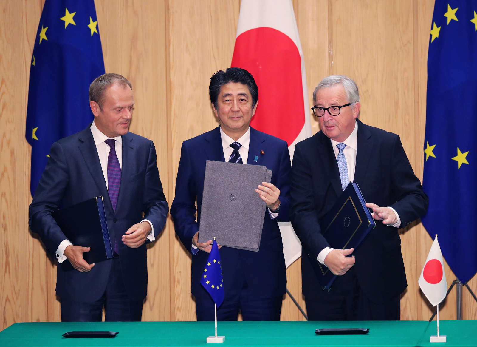L'Europe et le Japon signent le plus gros accord de libreéchange au monde