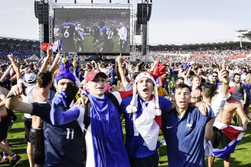 Le football, en pleine lucarne