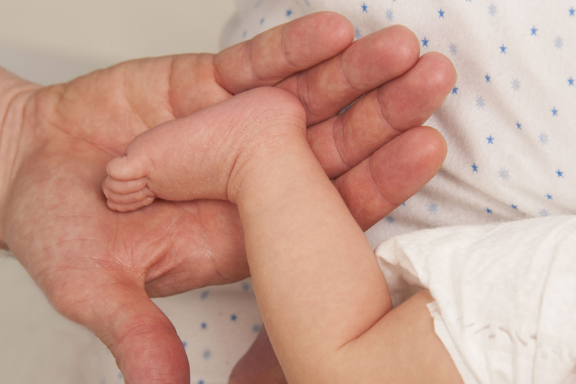 « Quelle substance coupe les bras des enfants pendant la grossesse ? »