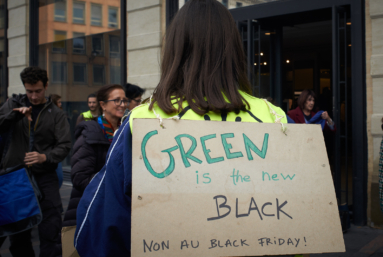 Des lycéens détournent le Black Friday en jour pour l’écologie