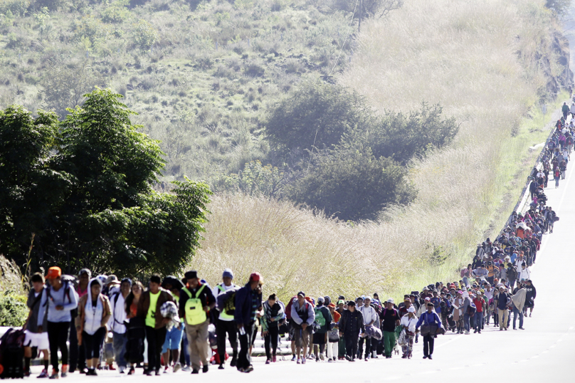 Trump coupe la route à la caravane des migrants