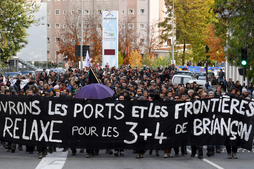 Aide aux migrants : jusqu’à quatre mois de prison ferme pour les « sept de Briançon »