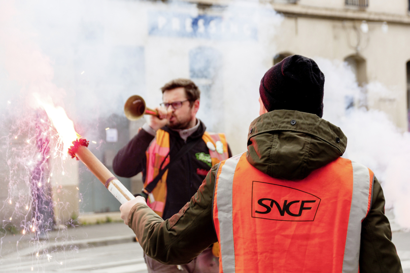 SNCF : réforme adoptée, syndicalistes malmenés