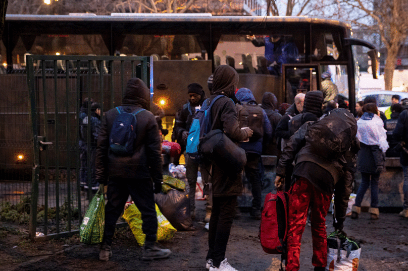 Nouvelle « mise à l’abri » temporaire de réfugiés à Paris