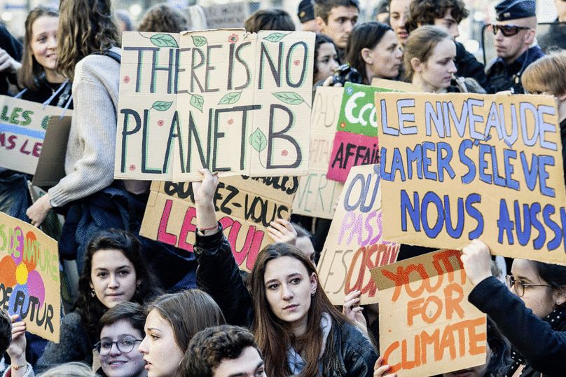 Climat : les jeunes se lèvent, de Rugy se couche