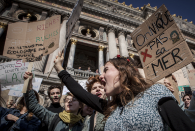 Humour et colère : retour en images sur la manifestation des jeunes pour le climat