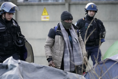 Un militant des droits humains à Calais condamné pour un tweet