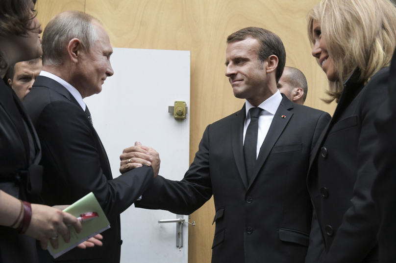 La diplomatie scabreuse d’Emmanuel Macron