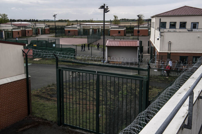 Révolte et inquiétude au centre de rétention du Mesnil-Amelot