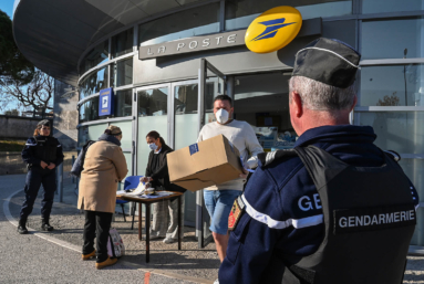 À La Poste, le PDG se réjouit des colis, le service public pâtit, les postiers morflent