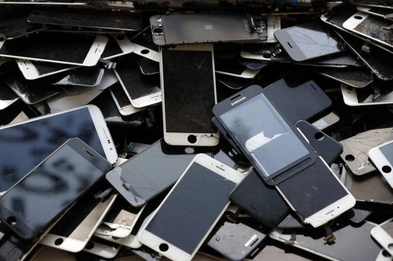 Organisons des destructions publiques de nos smartphones !