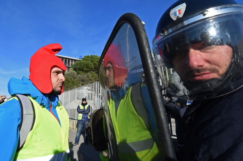 Sous le casque d’un flic