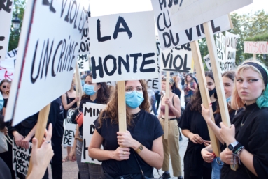 Manifestation contre le « remaniement de la honte »