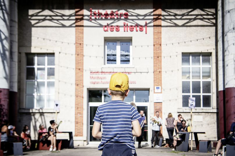 Le théâtre joue son avenir