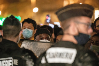 Un pouvoir qui se barricade