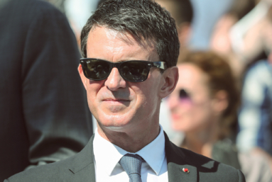 Les pas de Valls toujours plus à droite