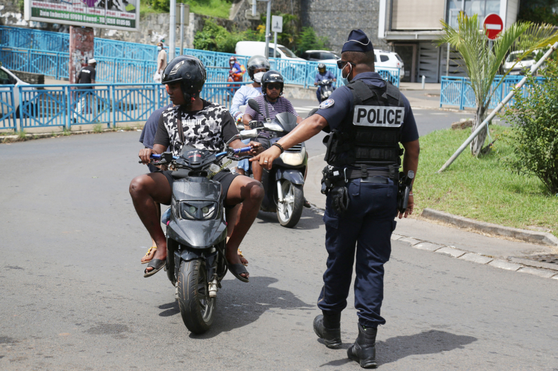 À Mayotte, « tout le monde a peur de la préfecture »