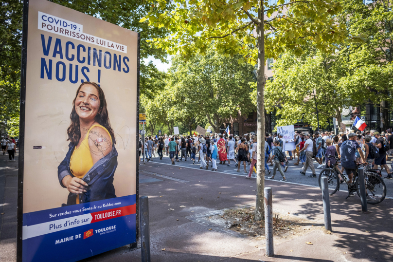 La gauche cherche sa place chez les anti-passe