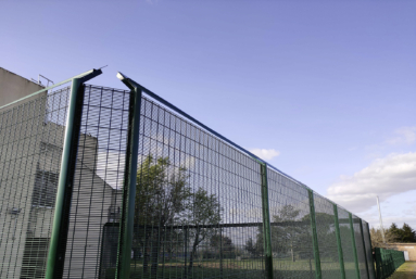 À Thouars, la psychiatrie érige des murs