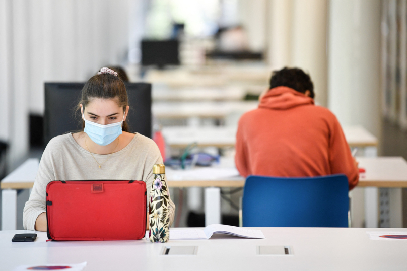 Conditions de vie des doctorants : « Une anormalité propre au monde de la recherche »