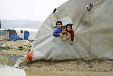 Des Palestiniens au secours des déplacés syriens