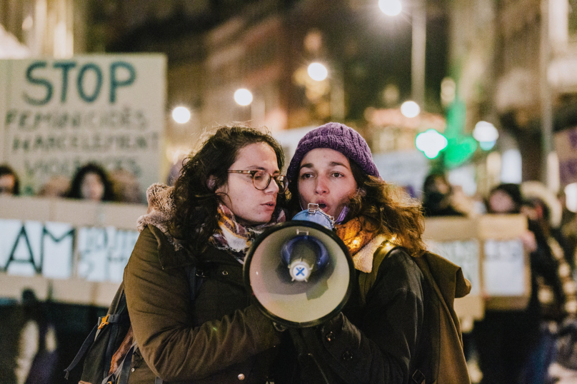 Le chœur embrasé des féminismes