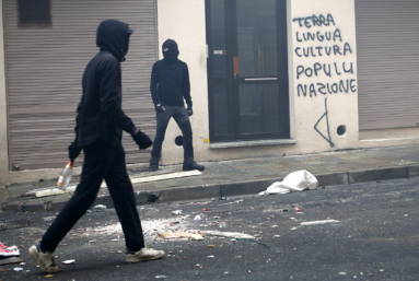 Macron rattrapé par la Corse