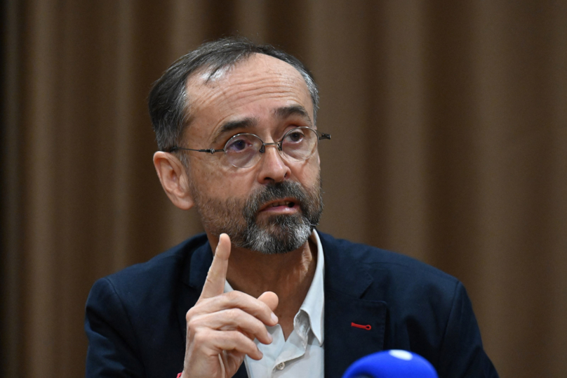 Robert Ménard est un danger public ! Coupez-lui le micro !