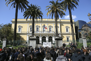 En Corse, le dangereux jeu de dupes de Paris