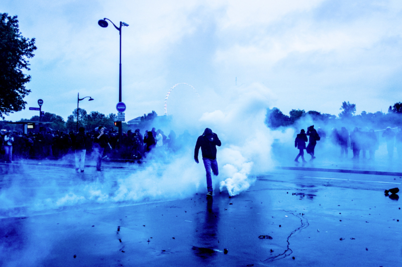 Condamné à 82 000 euros de dommages et intérêts pour un pétard en manif