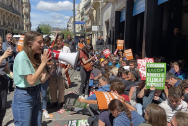À Paris, des militants écologistes ont bloqué l’accès à l’AG de TotalEnergie