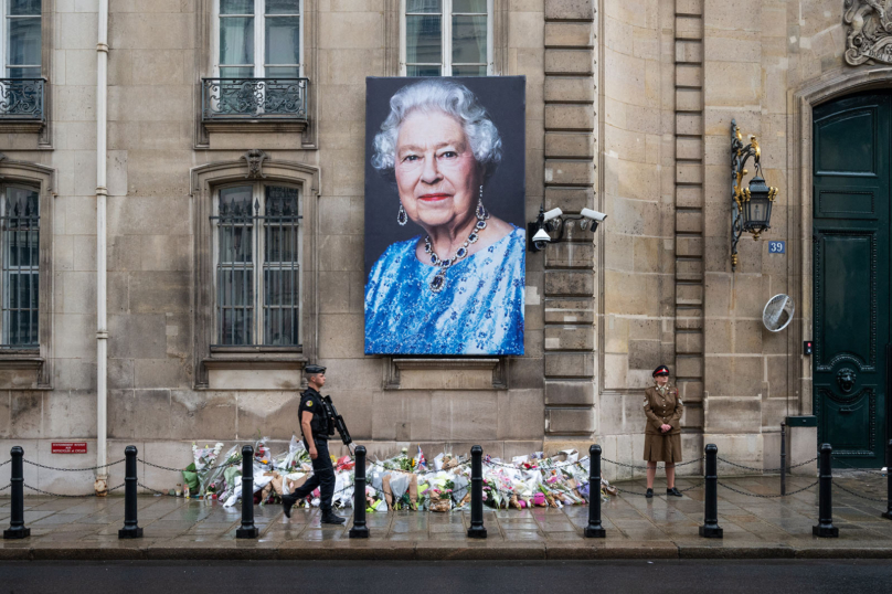 La reine : un pieux mensonge