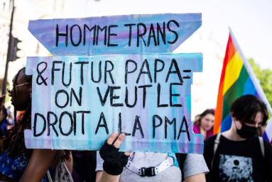 Les personnes trans exclues de la parentalité