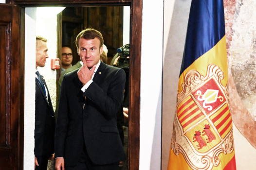 « Macron, coprince d’Andorre, bouge ton cul, les Andorranes sont dans la rue »