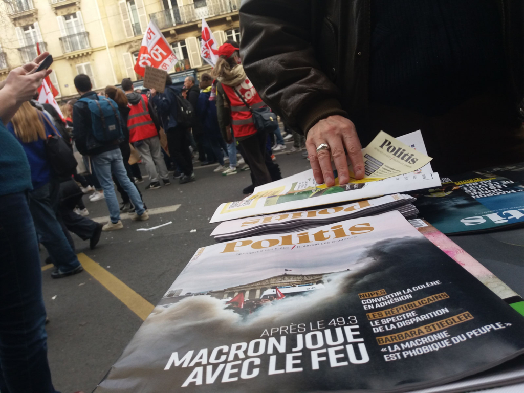 Manifestation réforme retraites stand Politis 23 mars 2023 Paris