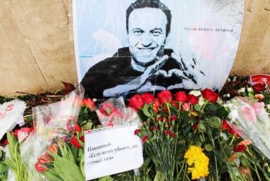 Malgré le choc, « ne pas abandonner » le combat de Navalny s’impose