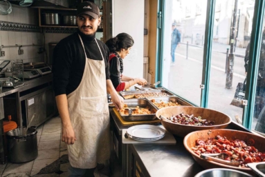 Petits plats à la sauce solidaire, sur leur lit d’autogestion