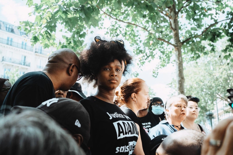 En hommage à Adama Traoré, la convergence des colères face aux interdictions