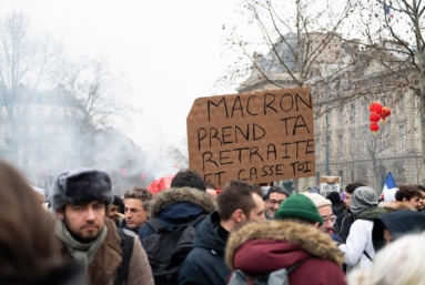 Retraites : la suspension de la réforme, un moindre mal pour les macronistes
