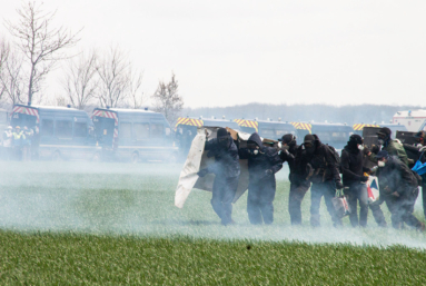 À Sainte-Soline, « une armée face à une foule »