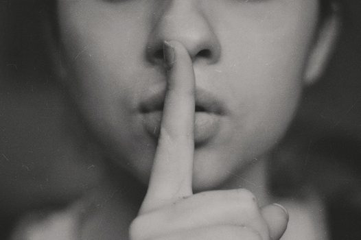 Violences sexistes et sexuelles : « À droite, les femmes choisissent davantage de se taire »