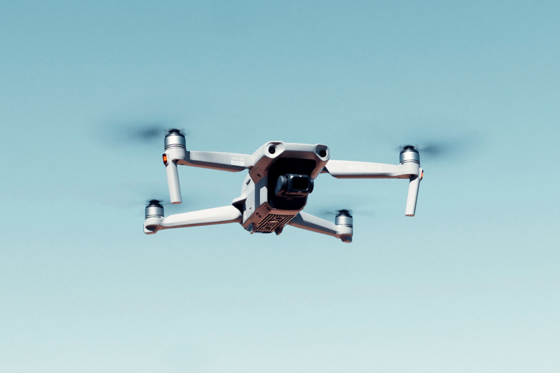 Drones : le Conseil d’État renvoie la balle à la société civile