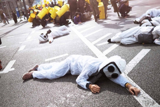 « Loin de garantir la paix, l’arme atomique n’empêche ni les guerres ni les attentats »