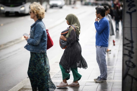 Interdiction des abayas à l’école : faisons front face aux attaques islamophobes !