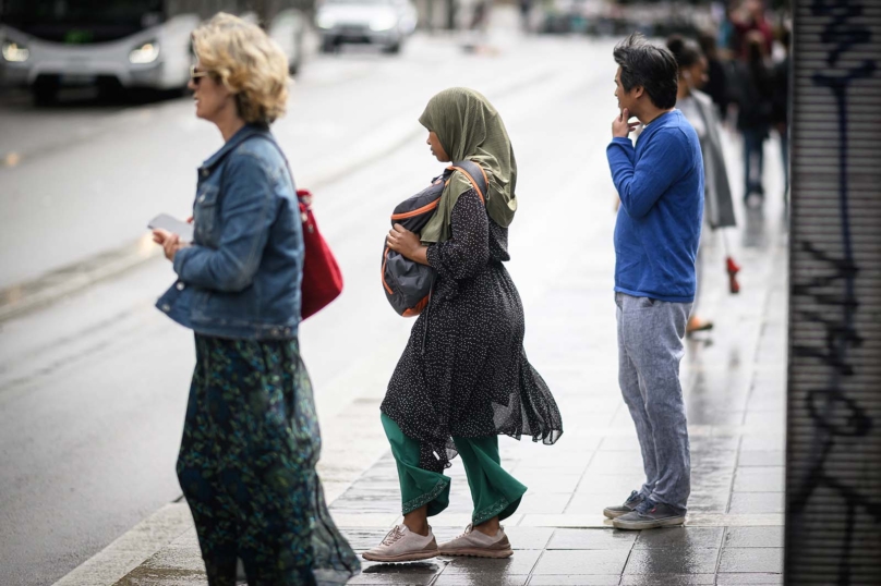 Interdiction des abayas à l’école : faisons front face aux attaques islamophobes ! 