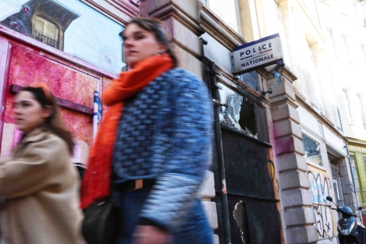 Incendie du commissariat de Rennes : un manifestant dénonce l’acharnement judiciaire