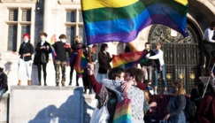 Comment les jeunes bousculent leurs parents sur la transidentité