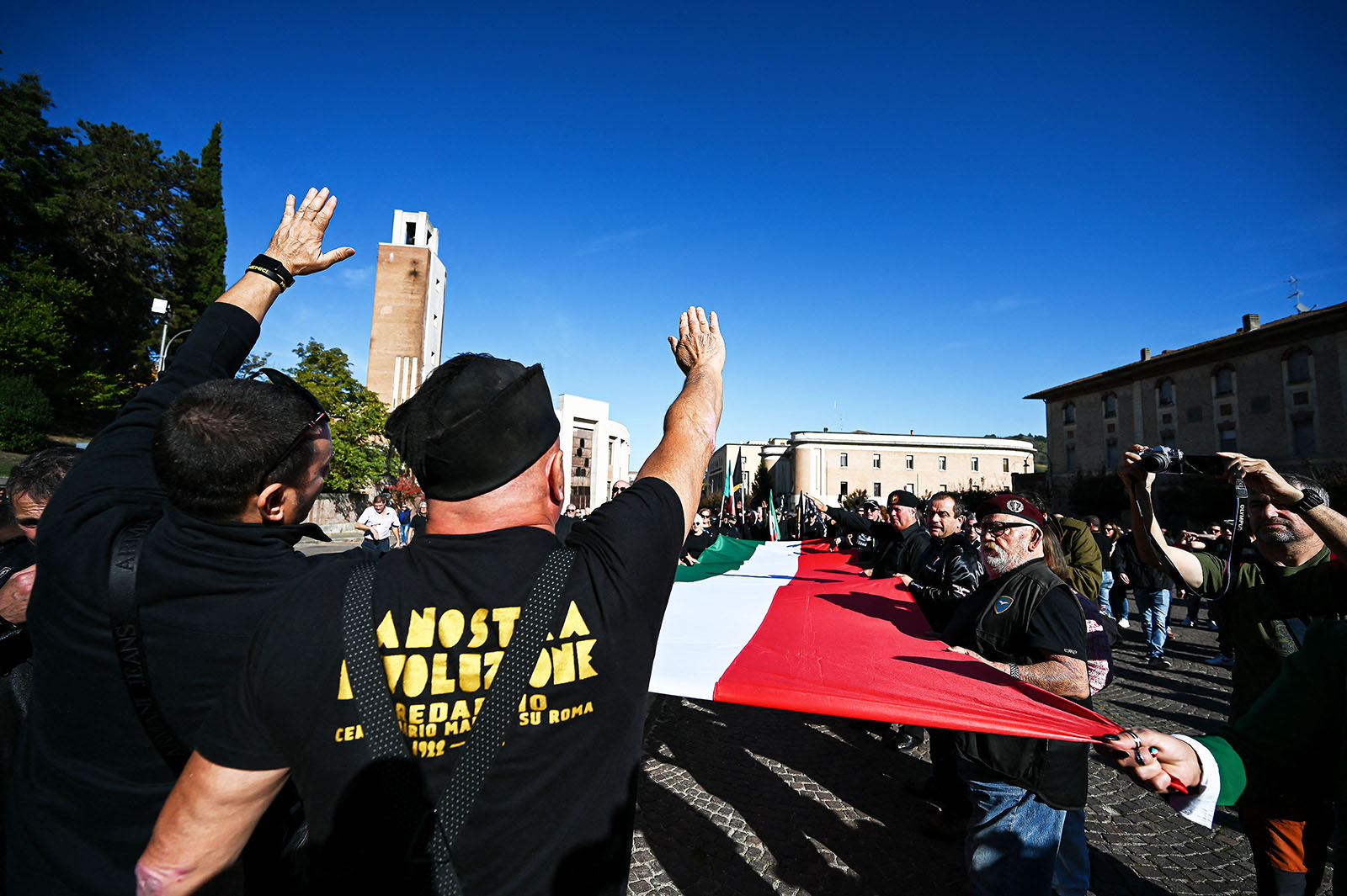 En Italie, le Salut fasciste considerato comme un delit… dans sures cas seulement