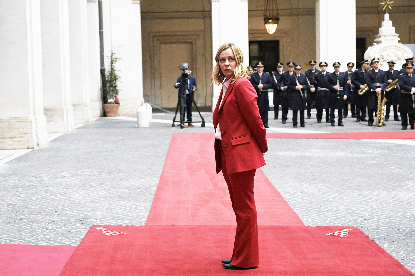 Donald Glover (Pink Outfit) Découpage du copain à mi-corps Donald Glover (Pink Outfit) Découpage du copain à mi-corps